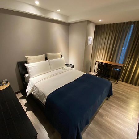 Yomi Hotel - Shuanglian Mrt Тайпей Екстериор снимка