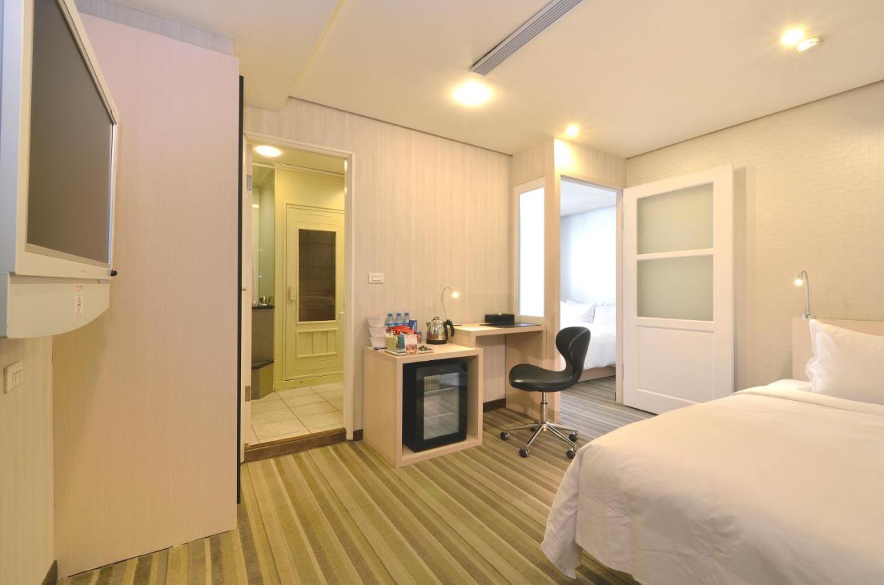 Yomi Hotel - Shuanglian Mrt Тайпей Екстериор снимка
