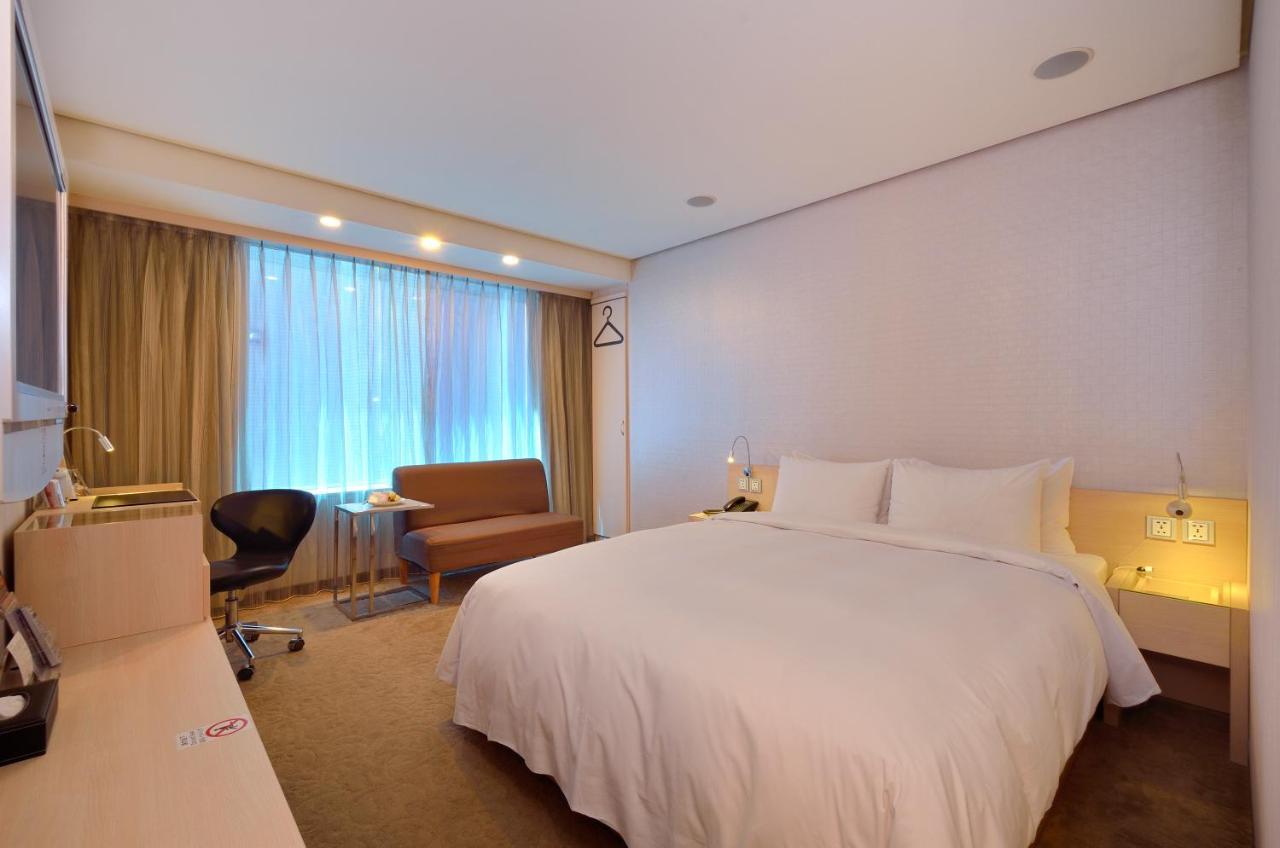 Yomi Hotel - Shuanglian Mrt Тайпей Екстериор снимка