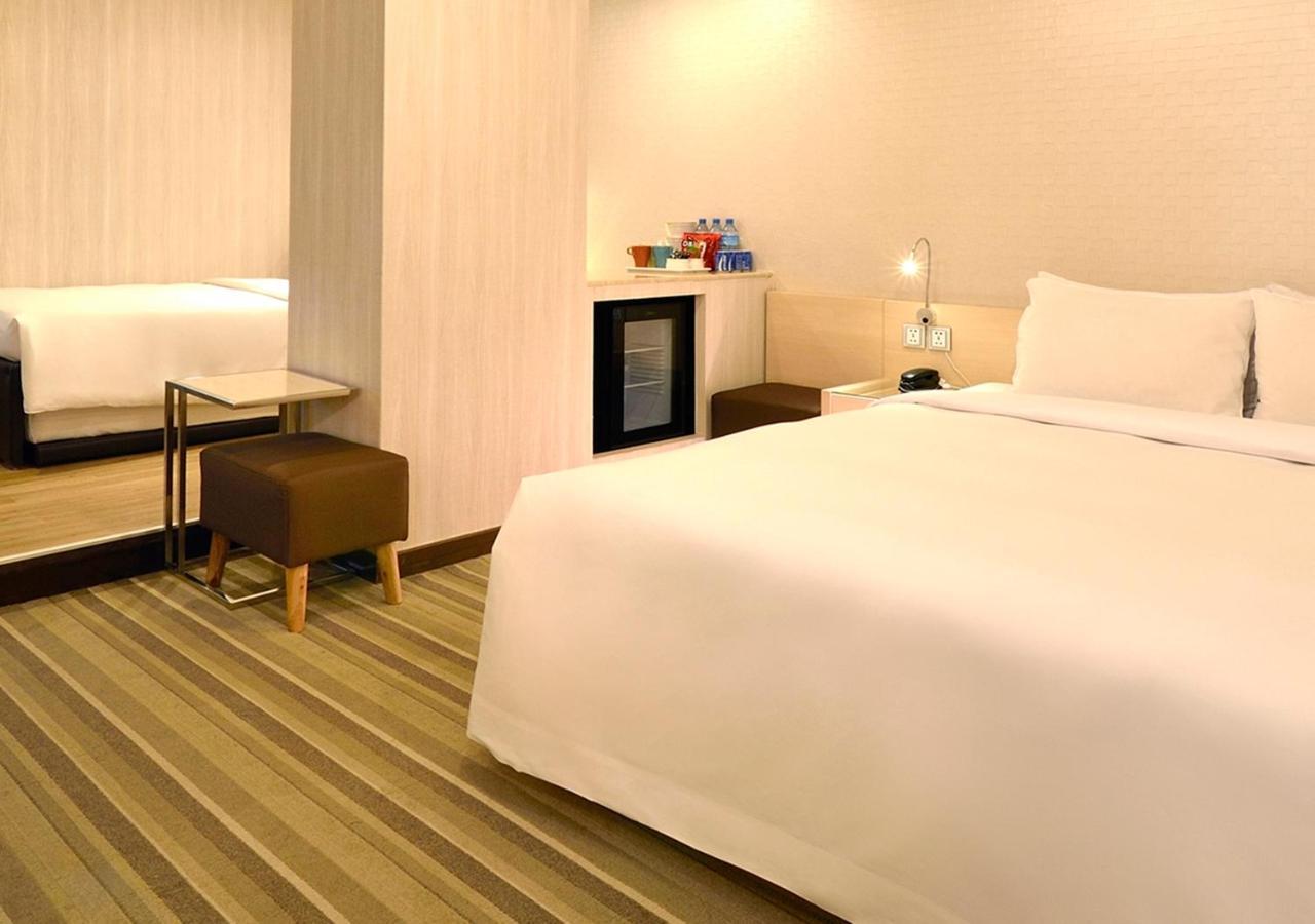 Yomi Hotel - Shuanglian Mrt Тайпей Екстериор снимка