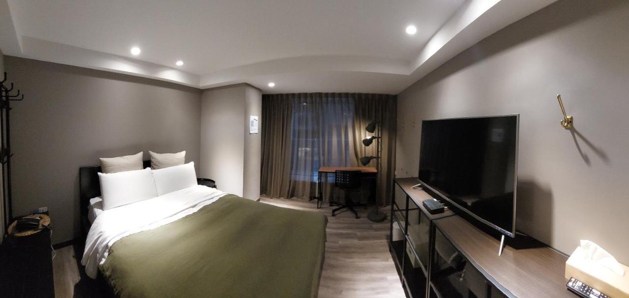 Yomi Hotel - Shuanglian Mrt Тайпей Екстериор снимка