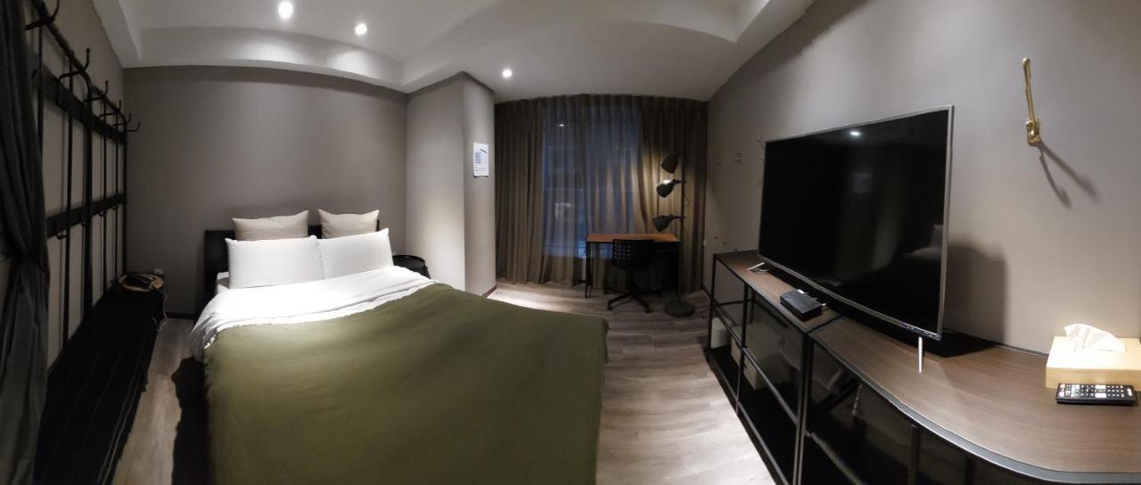 Yomi Hotel - Shuanglian Mrt Тайпей Екстериор снимка