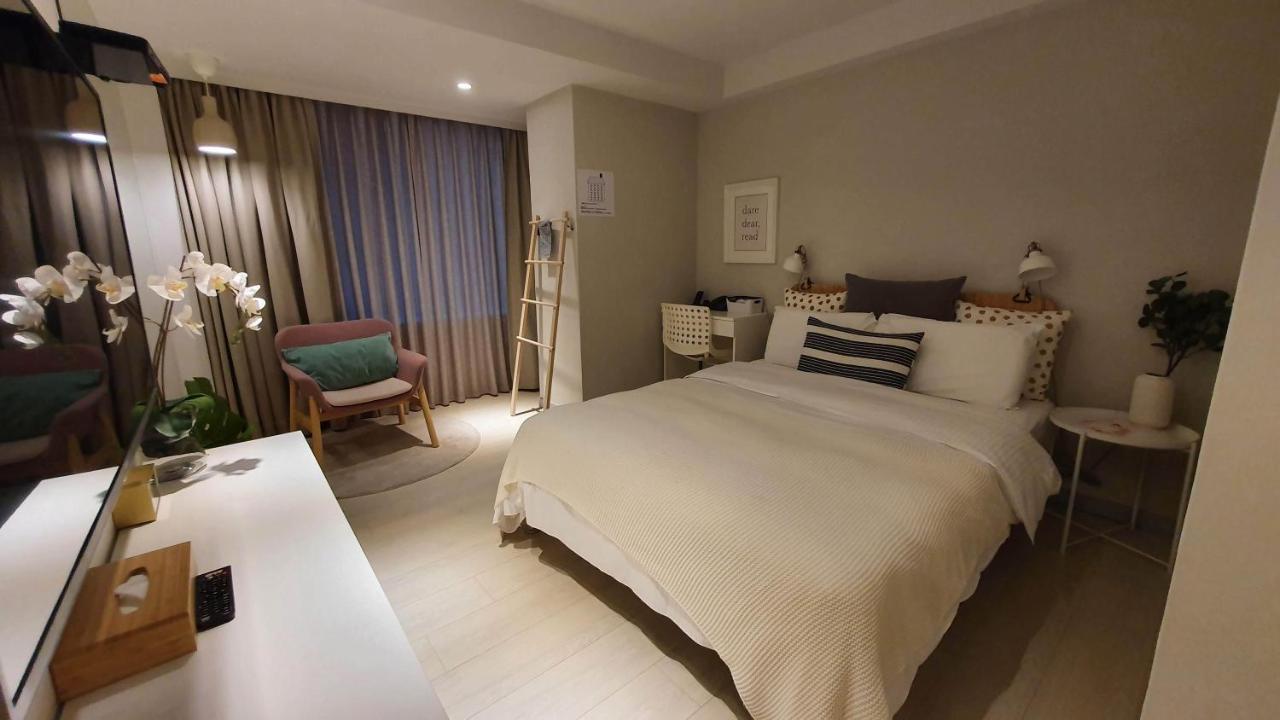 Yomi Hotel - Shuanglian Mrt Тайпей Екстериор снимка