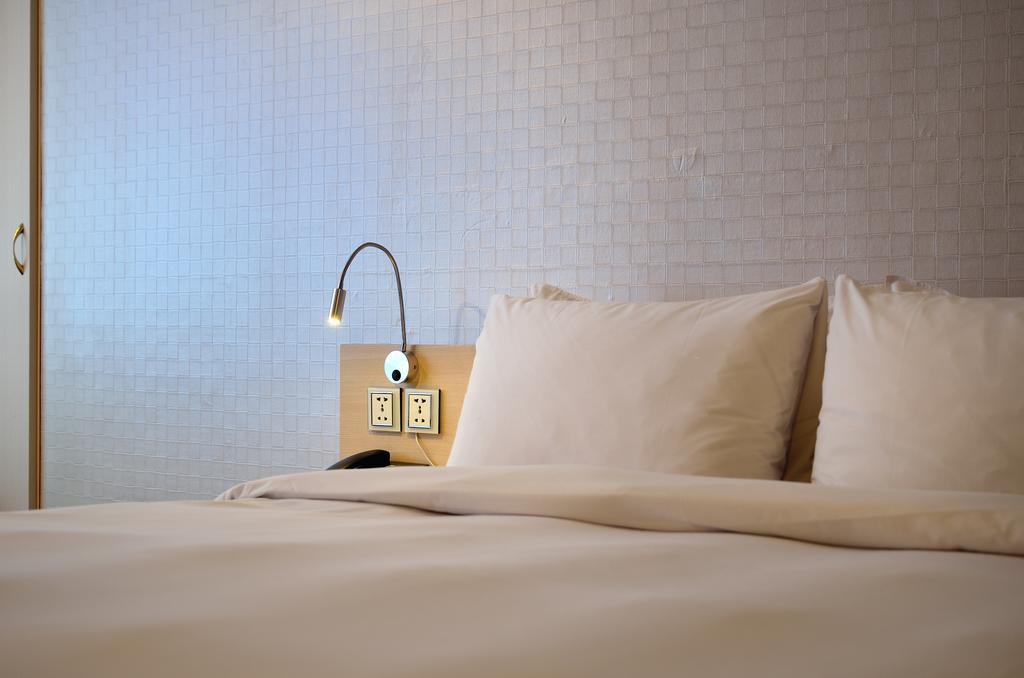 Yomi Hotel - Shuanglian Mrt Тайпей Екстериор снимка