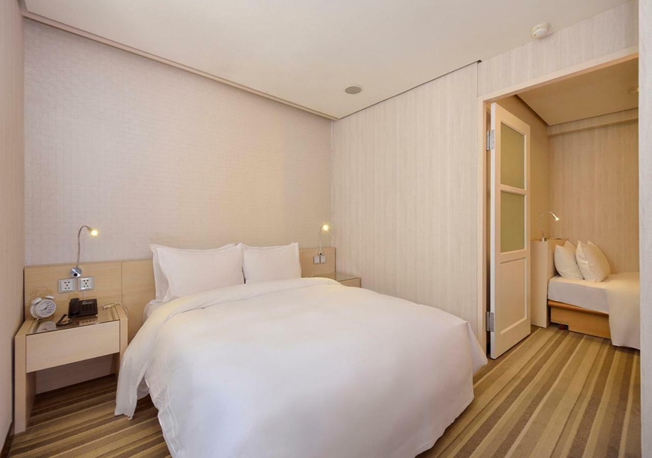 Yomi Hotel - Shuanglian Mrt Тайпей Екстериор снимка